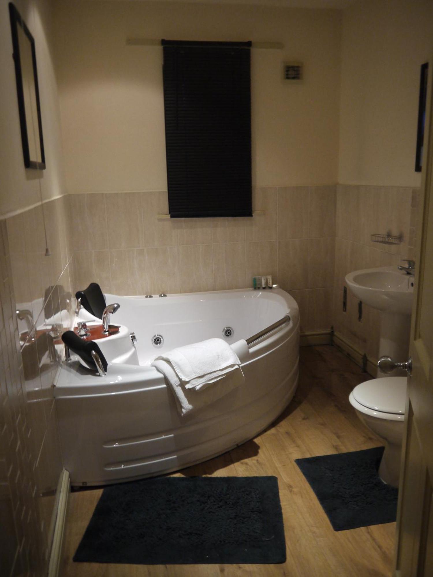 Dimple Well Lodge Hotel Wakefield Dış mekan fotoğraf